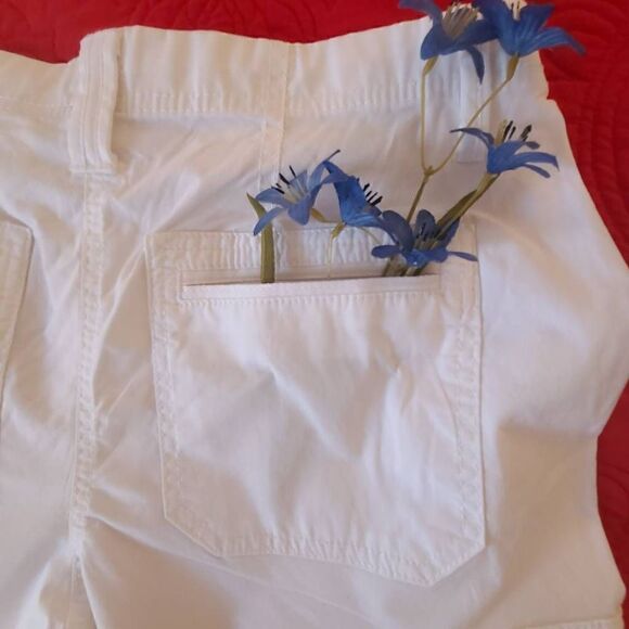 Chico's Womens White Cargo Capri Pants Size 0.5P - Picture 7 of 13